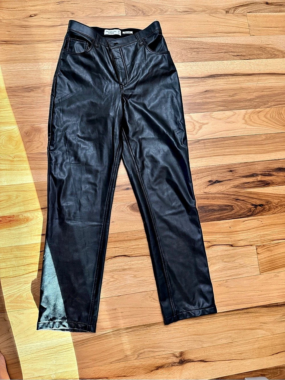 Abercrombie & Fitch Curve Love The '90s Straight Ultra High Rise Vegan Leather